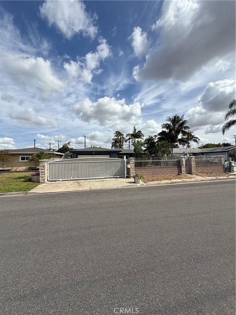 Photo of 8861 Yorkshire Ave, Garden Grove, CA 92841 (MLS # OC26093157)