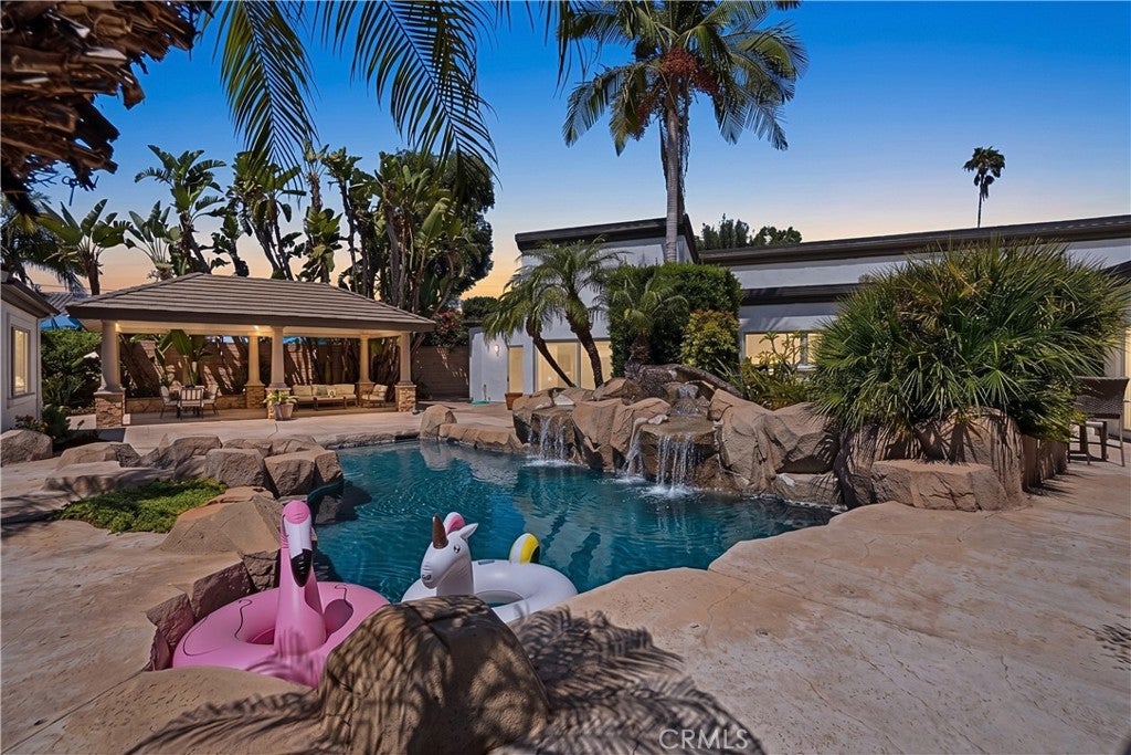 5565 Mountain View Place
