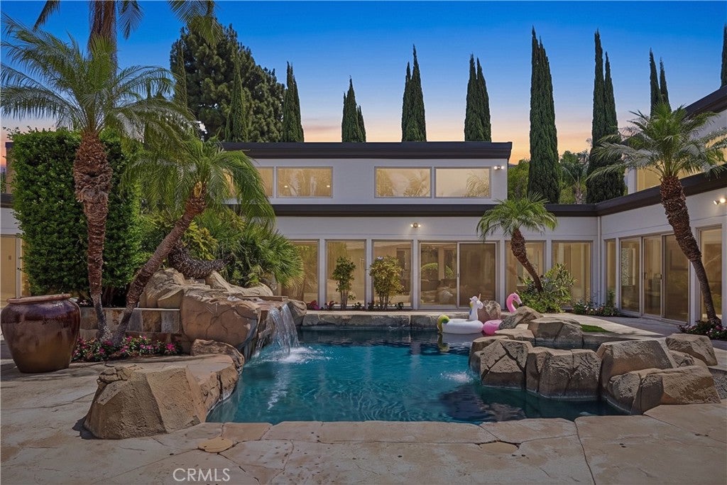 5565 Mountain View Place