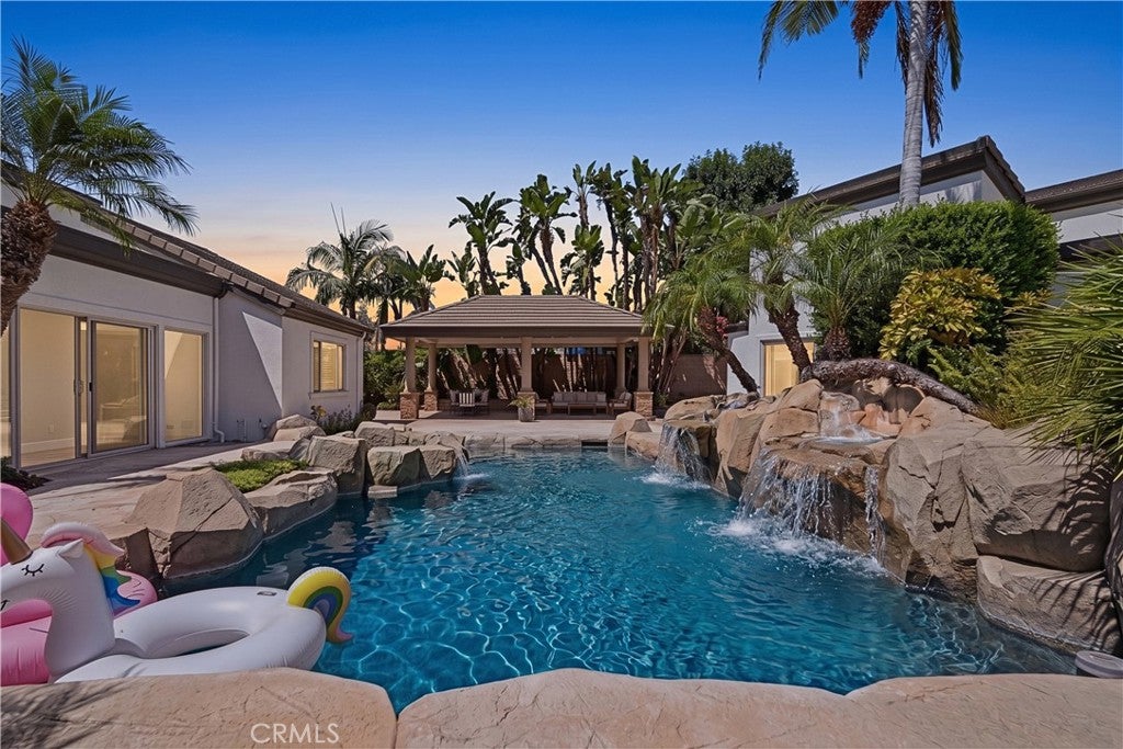 5565 Mountain View Place