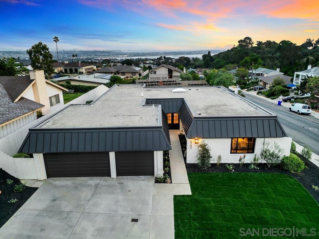 Photo of 2105 Harbour Heights Rd Rd, San Diego, CA 92109 (MLS # 260003314SD)