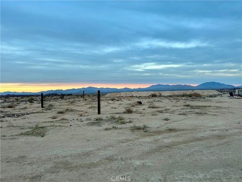 Photo of 36352 Rodeo Road, Lucerne Valley, CA 92356 (MLS # HD25268834)