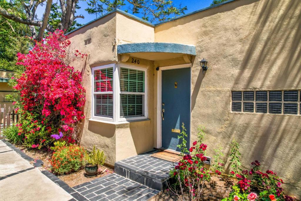 250 Fernando Avenue