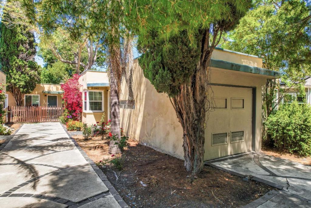 250 Fernando Avenue