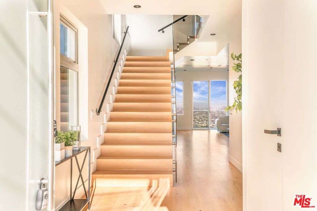 Photo of 1610 Viewmont Drive, Los Angeles, CA 90069 (MLS # 25574427)