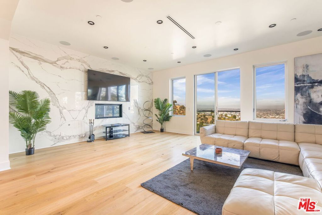 Photo of 1610 Viewmont Drive, Los Angeles, CA 90069 (MLS # 25574427)