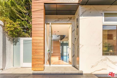 Photo of 1610 Viewmont Drive, Los Angeles, CA 90069 (MLS # 25574427)