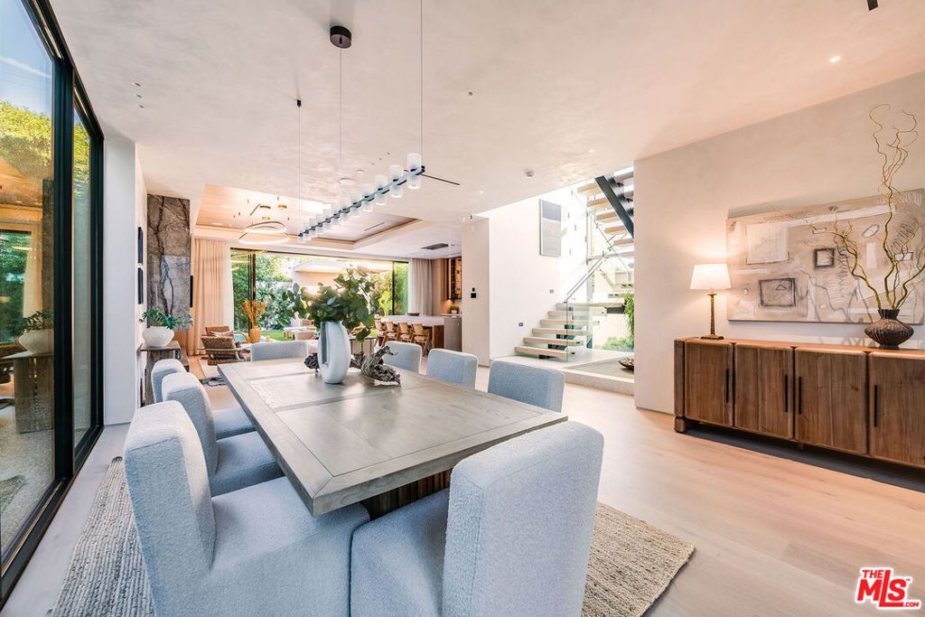 Photo of 524 N Sierra Bonita Avenue, Los Angeles, CA 90036 (MLS # 25608183)