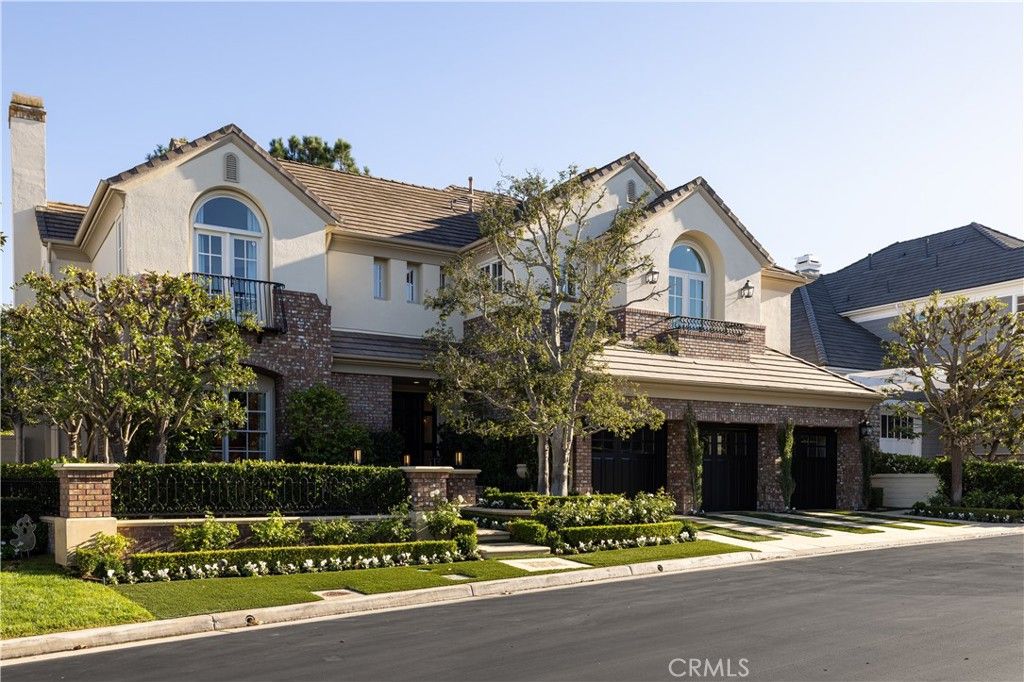 Photo of 8 Gleneagles Drive, Newport Beach, CA 92660 (MLS # OC25238497)