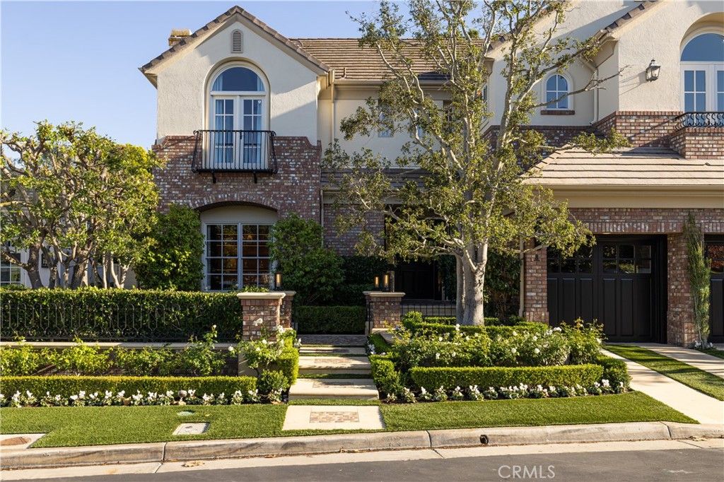 Photo of 8 Gleneagles Drive, Newport Beach, CA 92660 (MLS # OC25238497)
