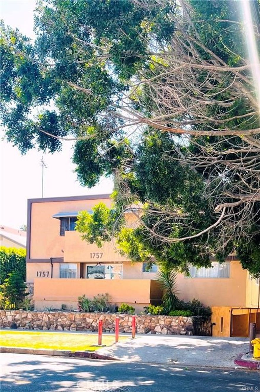 Location, Location, Location!Great location in the Los Feliz area, close to Griffith Park, the Greek Theatre, and Los Feliz Village off Vermont. Welcome to this spacious 900 sq. ft., 1-bedroom condo featuring hardwood laminate flooring, crown molding, a walk-in closet, and all appliances—including a washer and dryer. The upgraded bathroom includes a Jacuzzi tub. Enjoy your private balcony, perfect for entertaining guests or simply relaxing. Section 8 accepted!