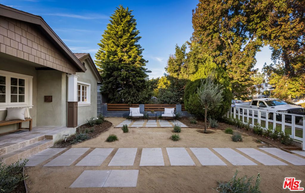 Photo of 1411 Armadale Avenue, Los Angeles, CA 90042 (MLS # 25629905)