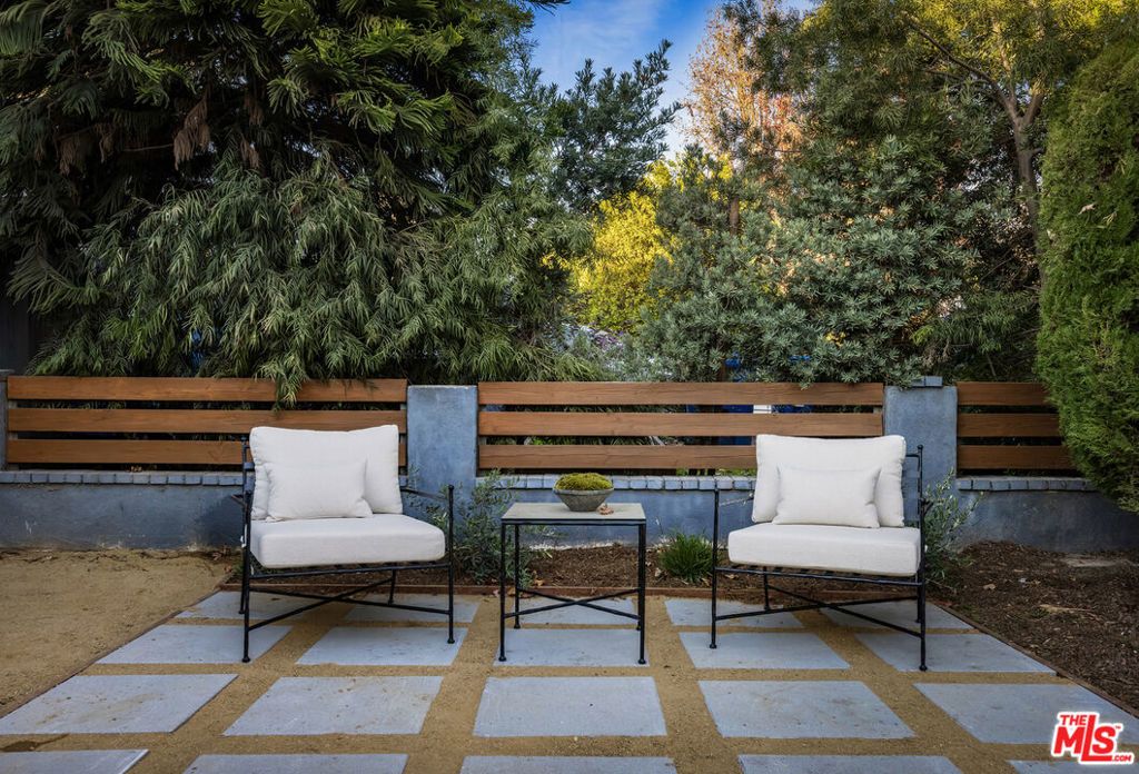 Photo of 1411 Armadale Avenue, Los Angeles, CA 90042 (MLS # 25629905)