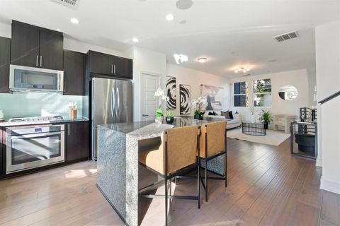 7774 Stylus Dr San Diego CA 92108