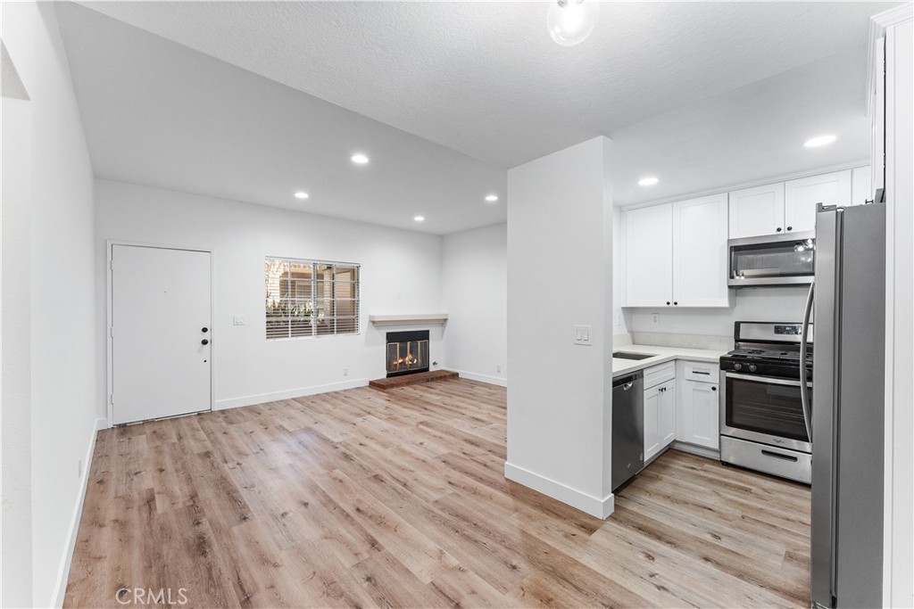 Las Flores (R2) (LF) - Residential Lease