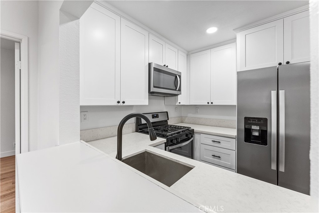 Las Flores (R2) (LF) - Residential Lease