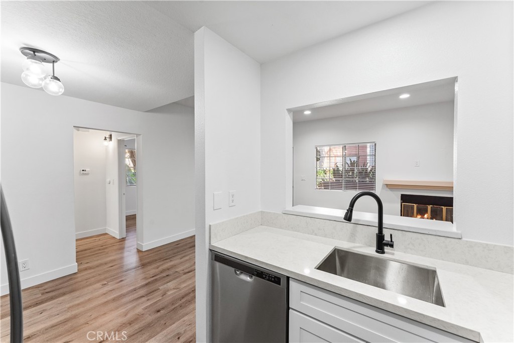 Las Flores (R2) (LF) - Residential Lease