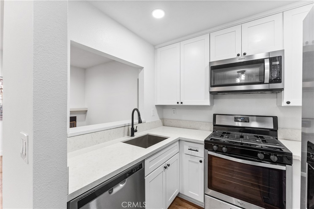 Las Flores (R2) (LF) - Residential Lease