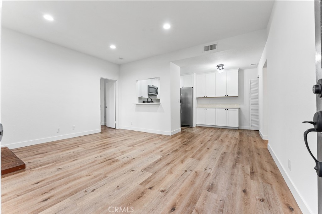 Las Flores (R2) (LF) - Residential Lease