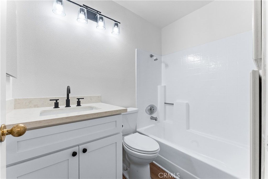 Las Flores (R2) (LF) - Residential Lease