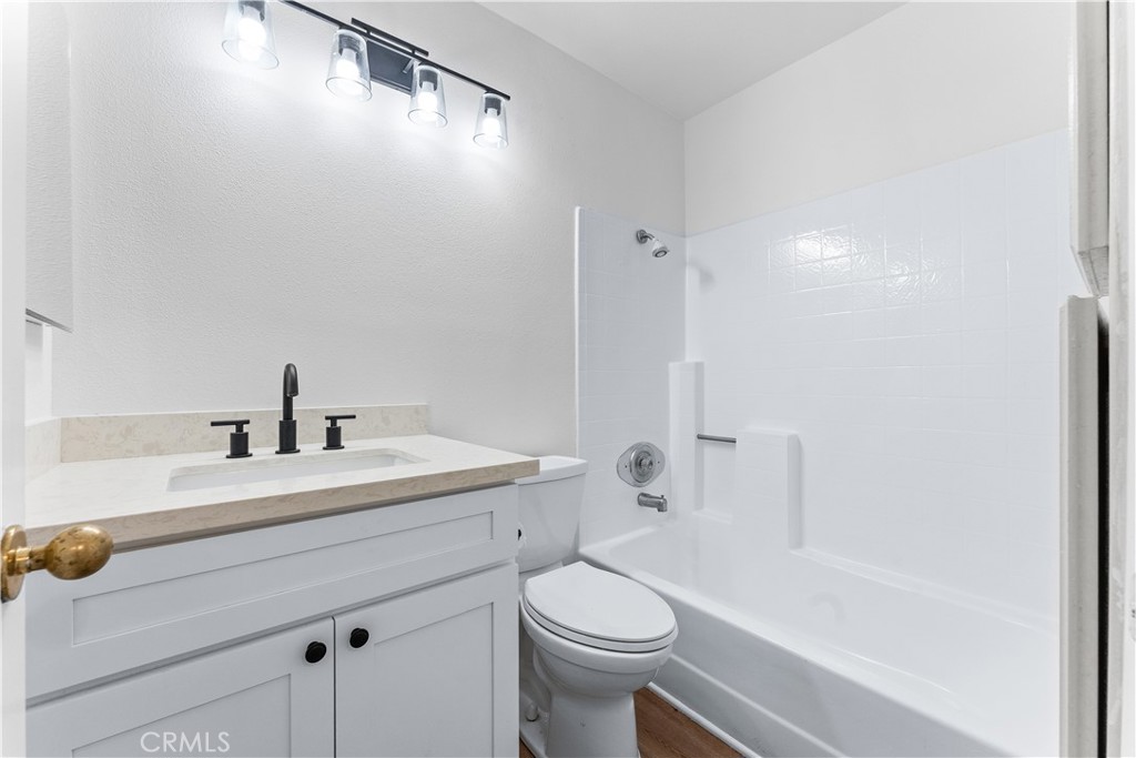 Las Flores (R2) (LF) - Residential Lease