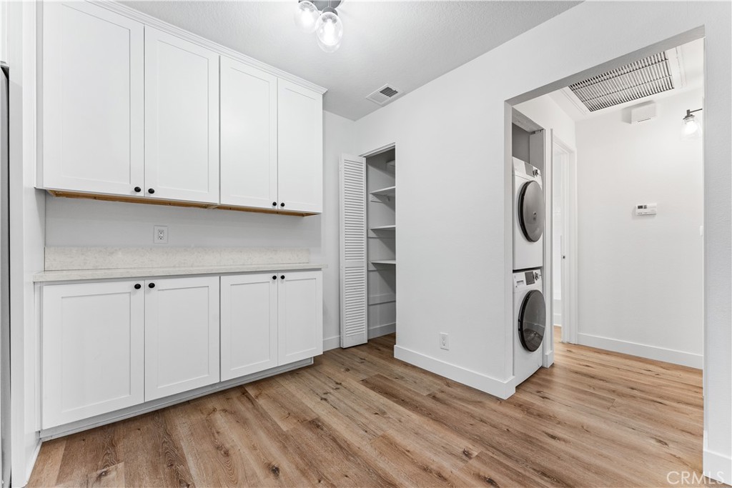 Las Flores (R2) (LF) - Residential Lease