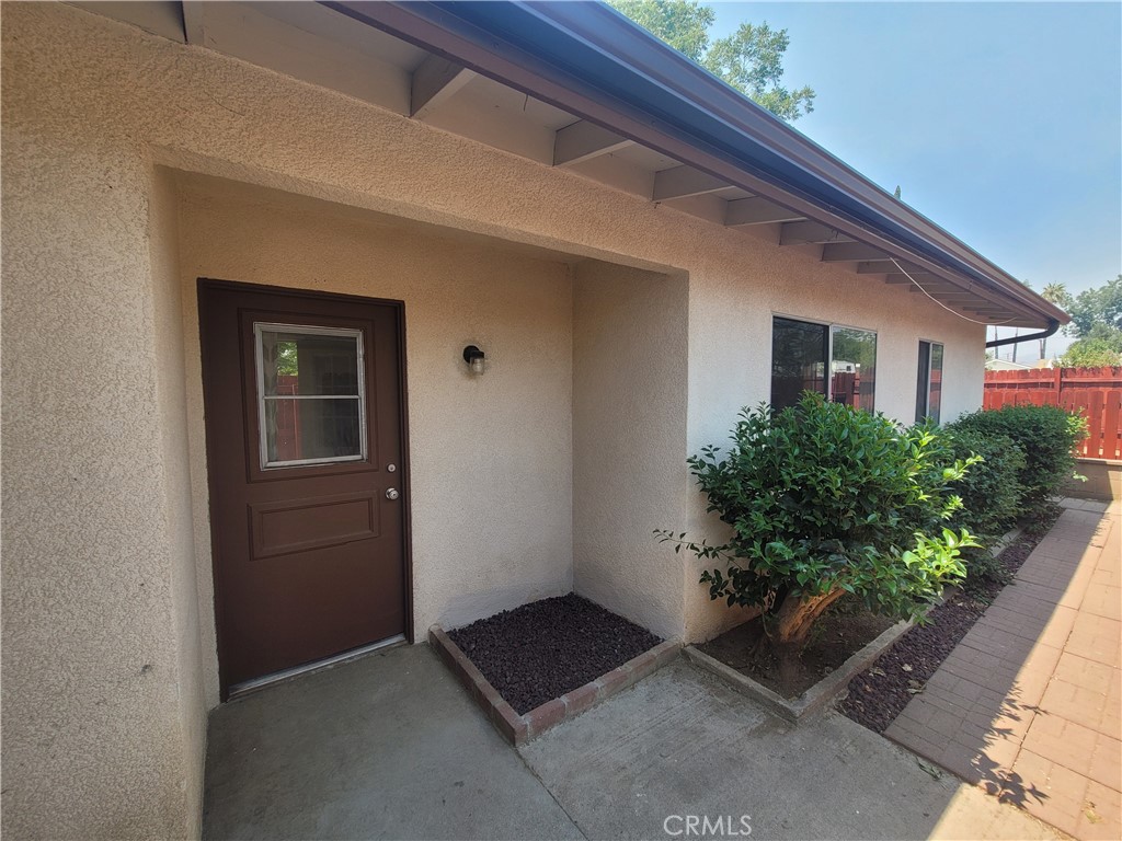 Single-Story 1-Bedroom Apt in Quaint Upper Yucaipa Neighborhood! Private Fenced Backyard, Stove/Oven (gas), Window AC Unit, and Wall Furnace. No Laundry Facilities On Site. Street Parking. A Flat Rate of $150 covers ALL UTILITIES! No Pets Please.