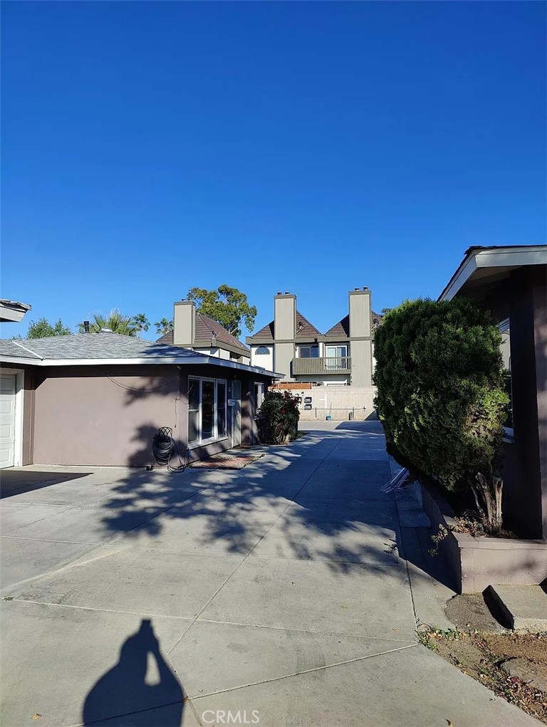 744 N Angelina