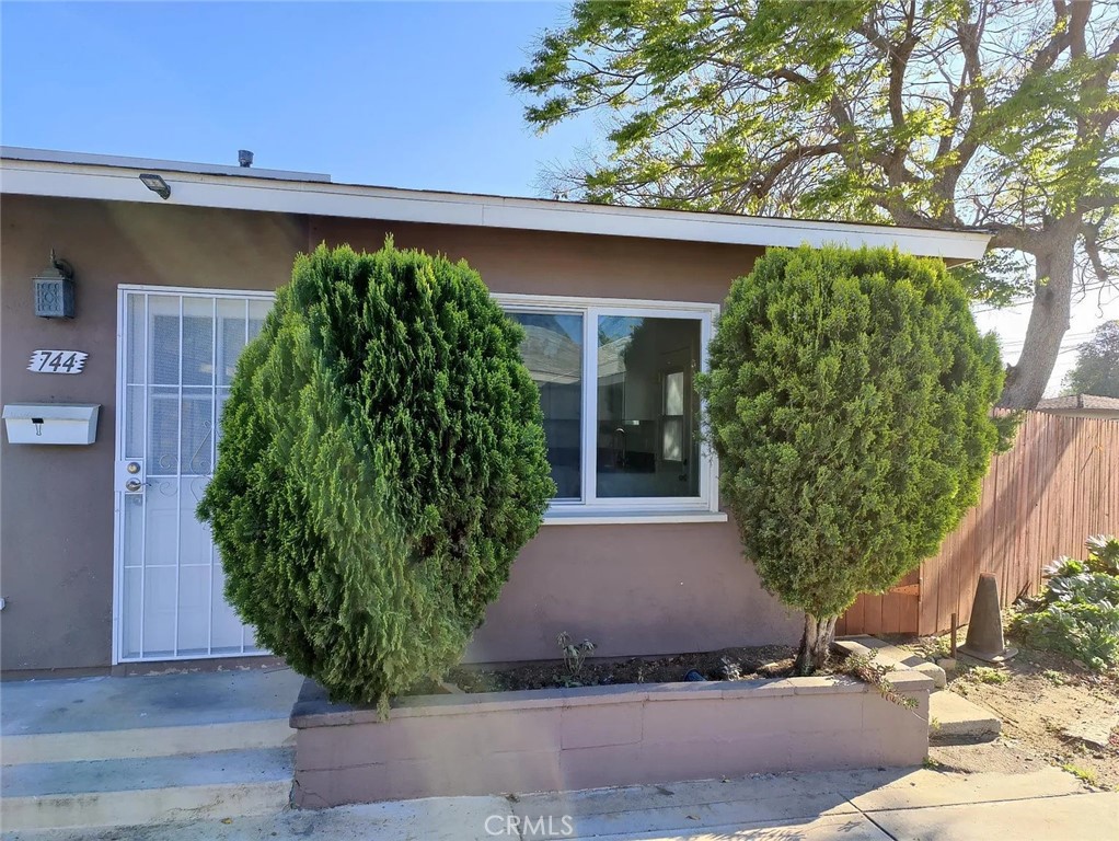 744 N Angelina