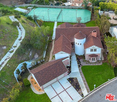 Photo of 17606 Camino De Yatasto, Pacific Palisades, CA 90272 (MLS # 26652285)