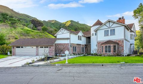Photo of 17606 Camino De Yatasto, Pacific Palisades, CA 90272 (MLS # 26652285)