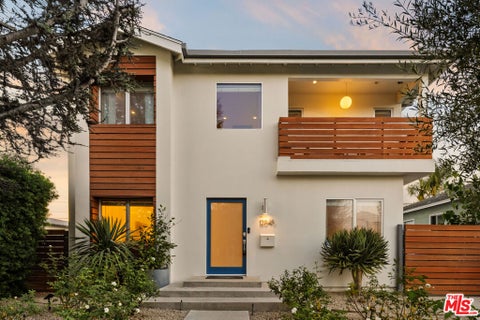 Photo of 12545 Walsh Avenue, Los Angeles, CA 90066 (MLS # 26996413)
