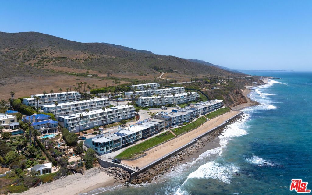 Photo of 11964 Whalers Lane, Malibu, CA 90265 (MLS # 25565501)