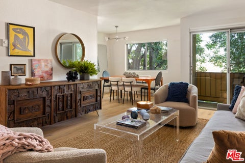 Photo of 525 N Sycamore Avenue #409, Los Angeles, CA 90036 (MLS # 26871321)