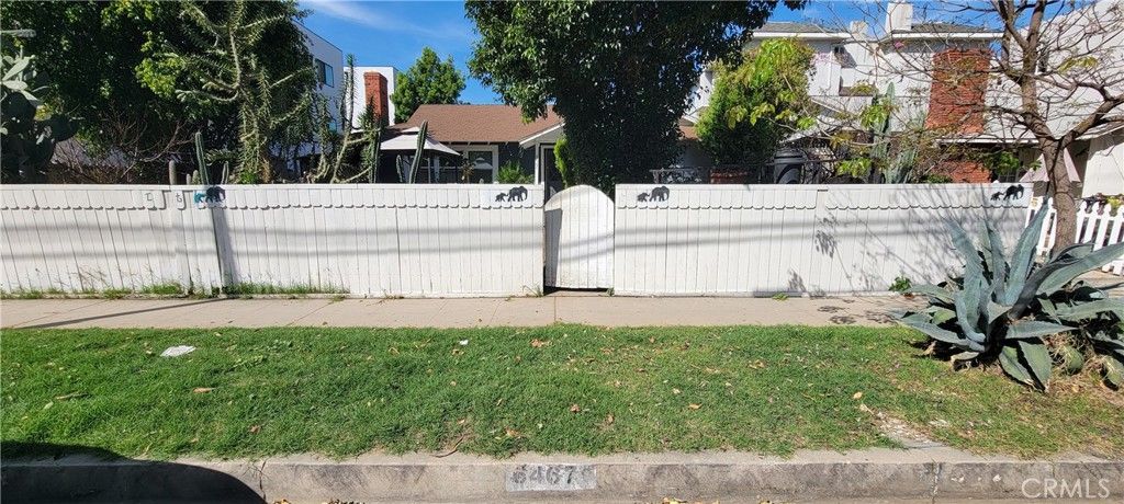 Photo of 6467 Woodley Ave, Van Nuys, CA 91406 (MLS # SR26055918)