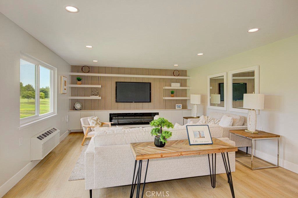 2386 Via Mariposa West W 2F