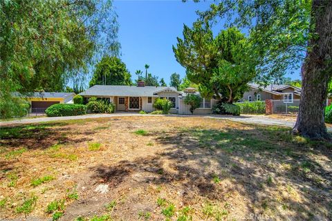 Photo of 5106 Bascule Avenue, Woodland Hills, CA 91364 (MLS # SR26032428)