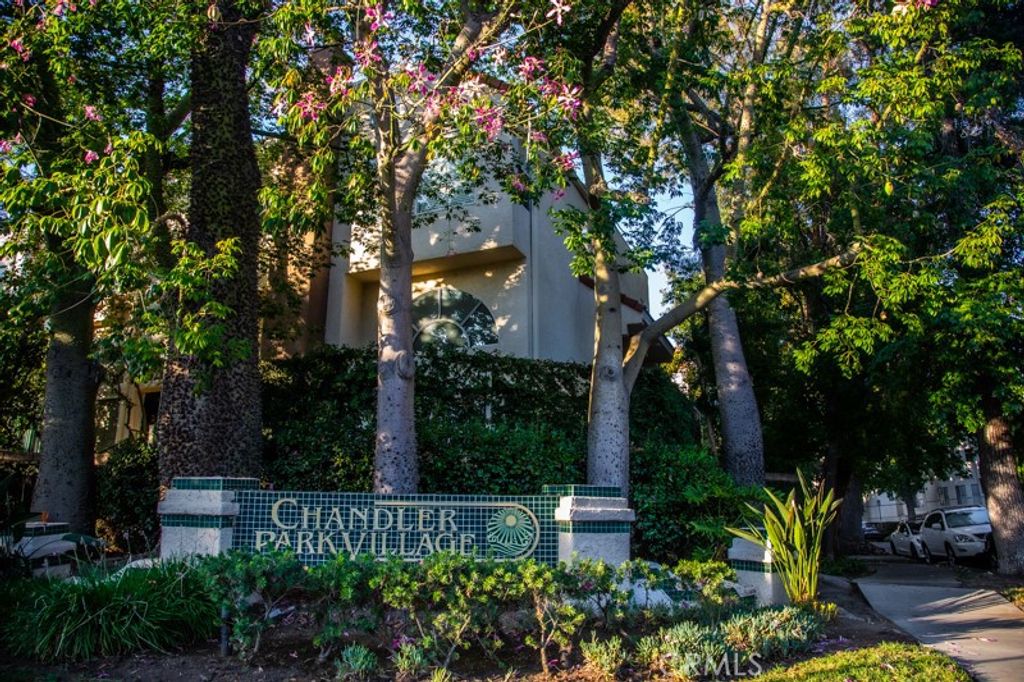Photo of 5420 Sylmar Avenue #105, Sherman Oaks, CA 91401 (MLS # SR25246221)
