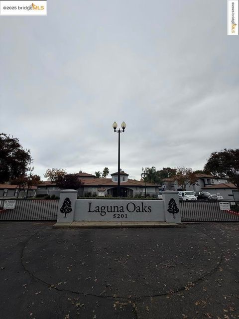 Photo of 5201 Laguna Oaks DR Dr #UNIT 70, Elk Grove, CA 95758 (MLS # 41117633)