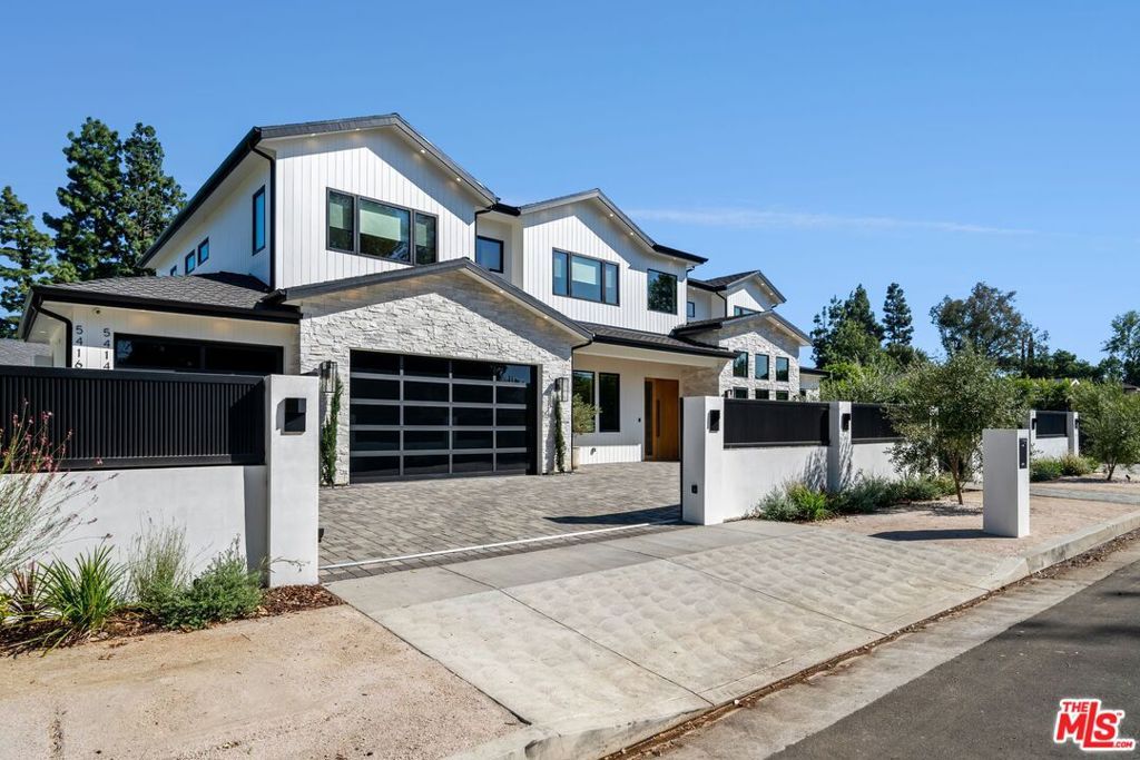 Photo of 5414 Genesta Avenue, Encino, CA 91316 (MLS # 25609015)