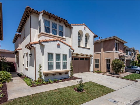 Photo of 3301 Terrace Ridge Ln, Long Beach, CA 90804 (MLS # PW26227673)