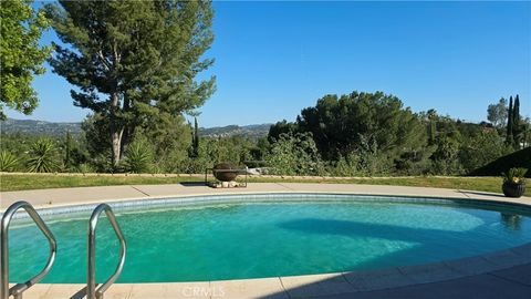 Photo of 5966 Rod AVE, Woodland Hills, CA 91367 (MLS # SR26117805)
