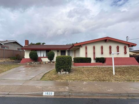 Photo of 1628 La Corta St, Lemon Grove, CA 91945 (MLS # 260008546SD)