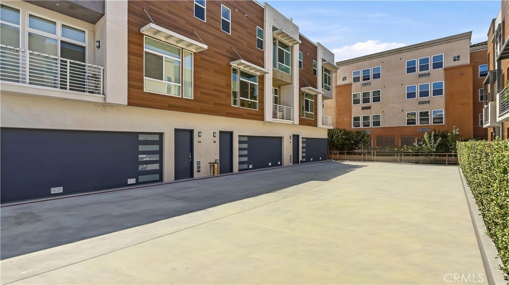 15 S Chapel Ave AVE
