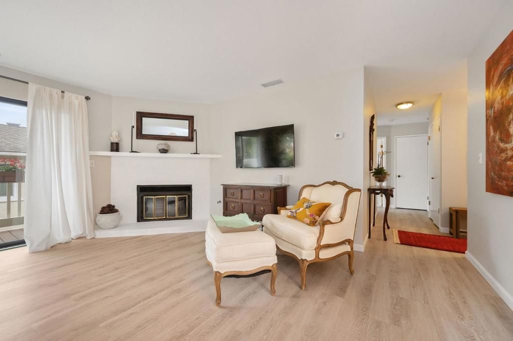 listing image 130725702267011437753