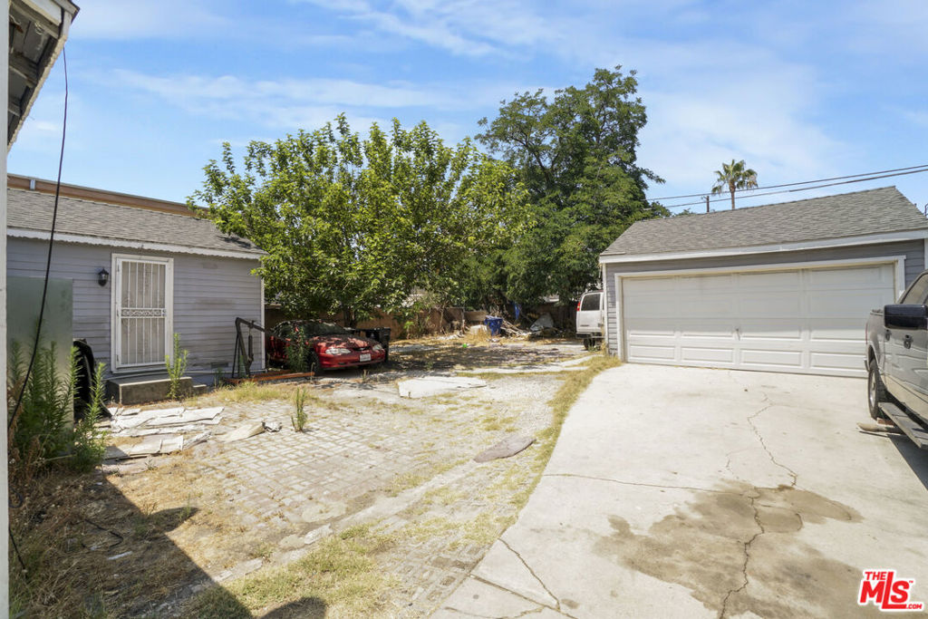 Properties 3 6833 Simpson Avenue 6835