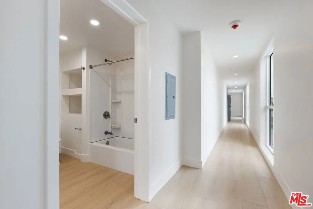 Cypress, California 90630, United States, 1 Bedroom Bedrooms, ,1 BathroomBathrooms,Residential,Active,239299