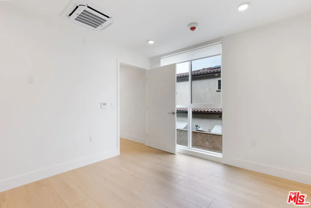 Cypress, California 90630, United States, 1 Bedroom Bedrooms, ,1 BathroomBathrooms,Residential,Active,239299