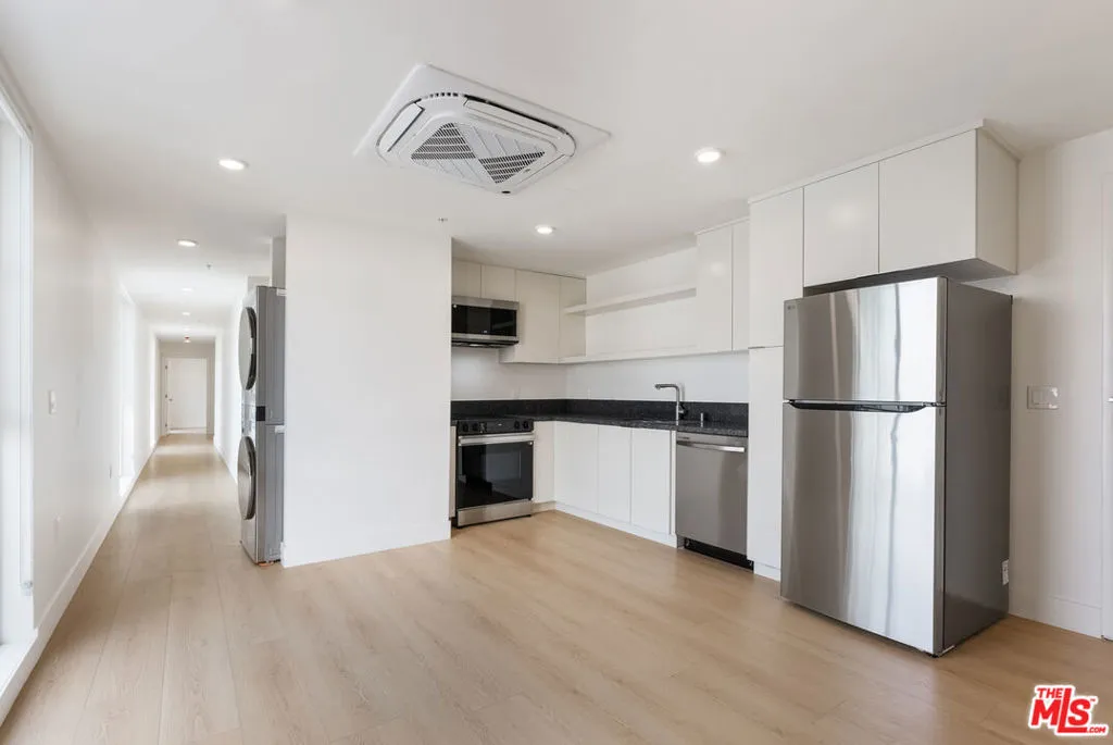 Cypress, California 90630, United States, 1 Bedroom Bedrooms, ,1 BathroomBathrooms,Residential,Active,239299