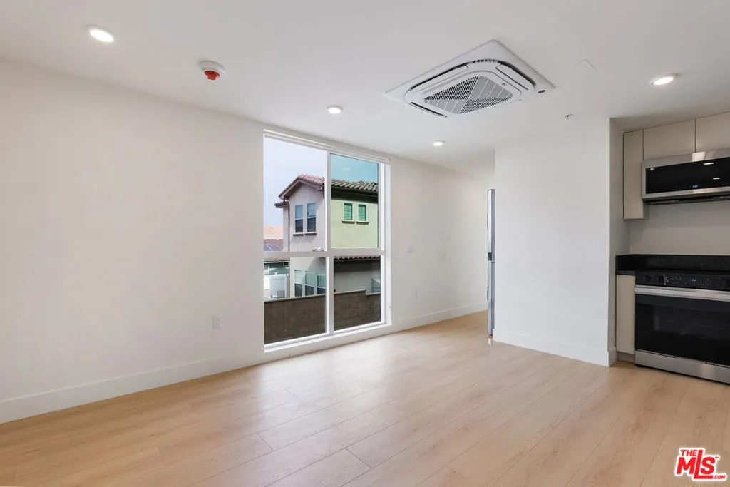 Cypress, California 90630, United States, 1 Bedroom Bedrooms, ,1 BathroomBathrooms,Residential,Active,239299